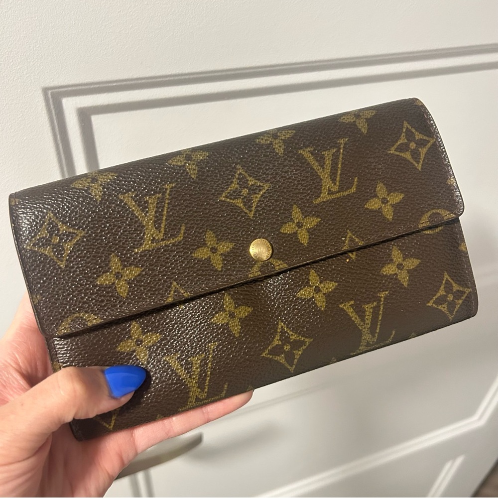 Louis Vuitton Sarah Wallet - Picture 1 of 11